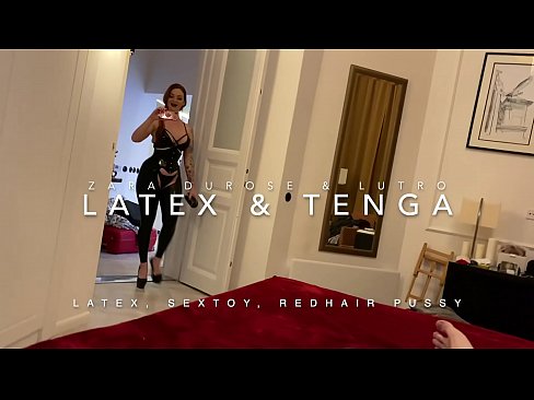 ❤️ Ngoanana e monyane ea nang le hlooho e khubelu ea apereng seaparo sa latex se kentsoeng ke ntate oa bobeli ho rona st.raceporn.ru ❌